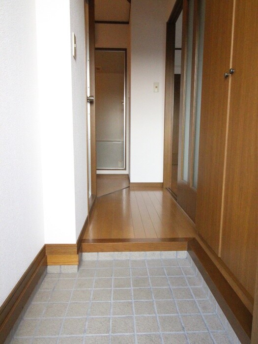 物件内観写真7　(玄関)