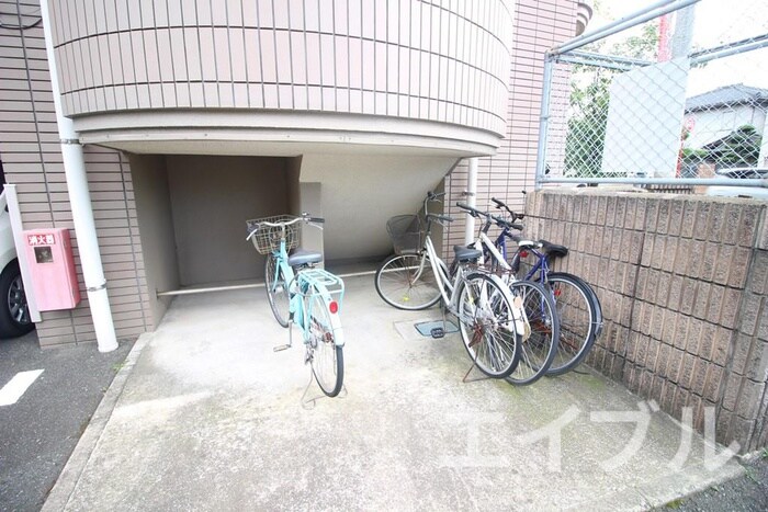 物件外観写真5　(駐輪場)