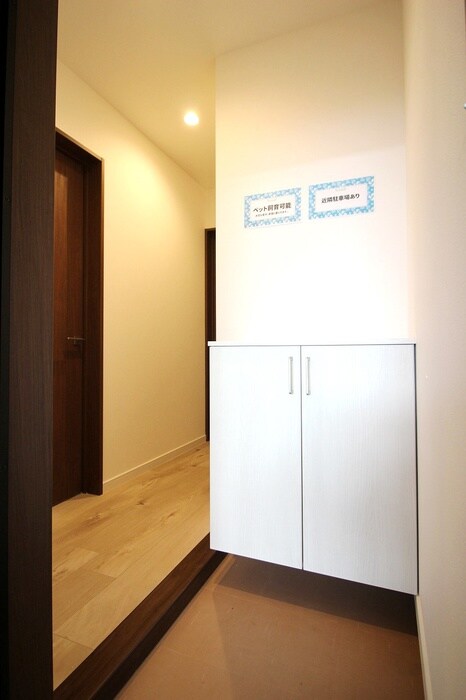 物件内観写真13　(玄関)