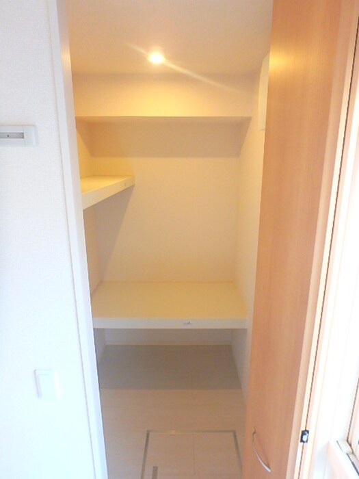 物件内観写真13　(収納)