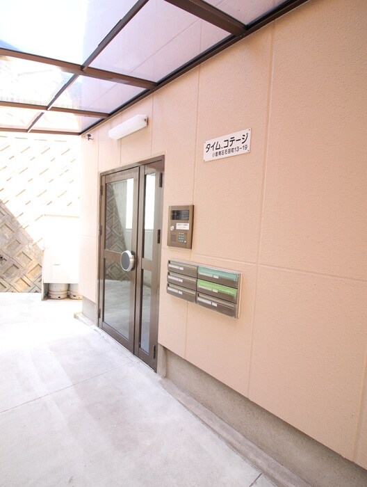 物件外観写真4　(エントランス部分)