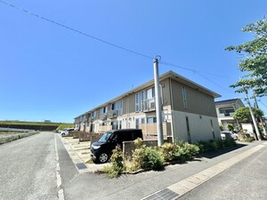 ロイヤルコート紬B棟外観写真