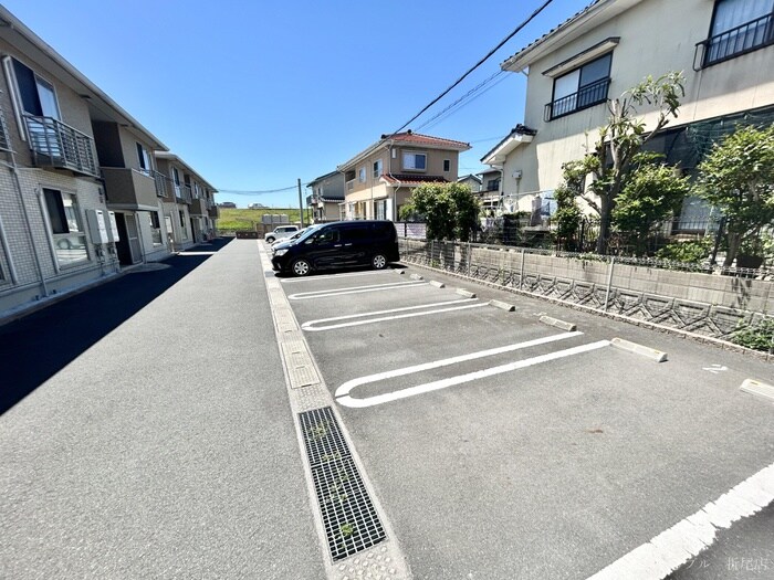 物件外観写真2　(駐車場)