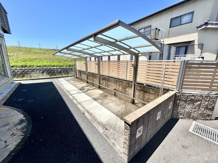 物件外観写真4　(駐輪場)