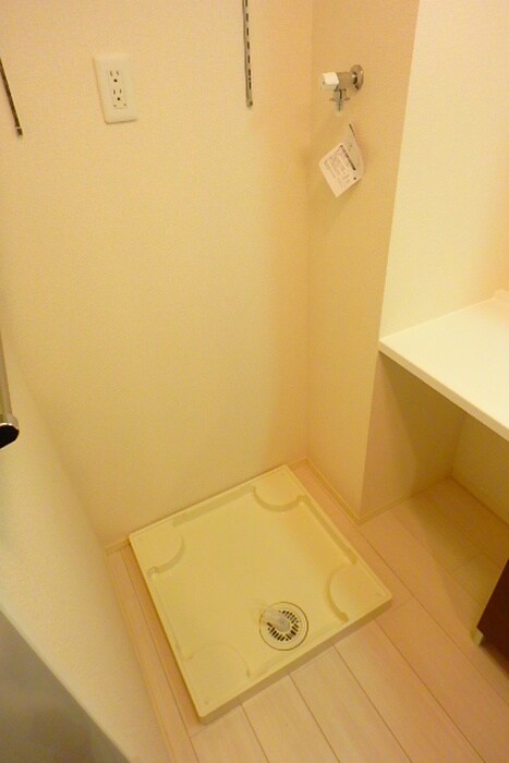 物件内観写真15　(洗濯機置場)