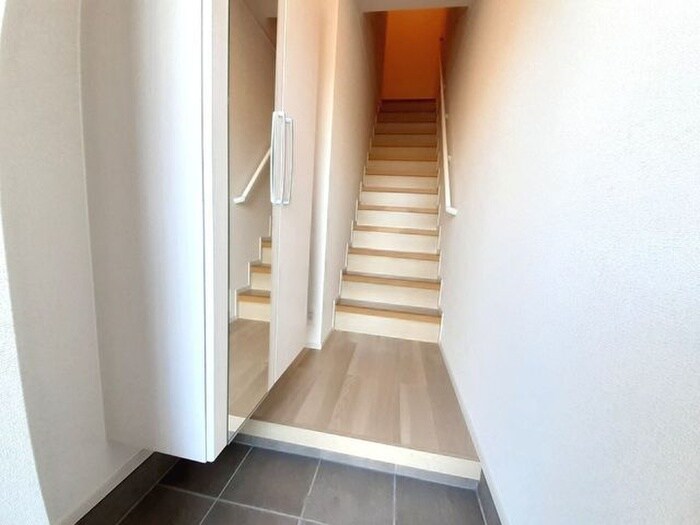 物件内観写真9　(玄関)