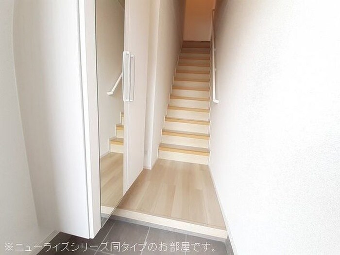 物件内観写真8　(玄関)