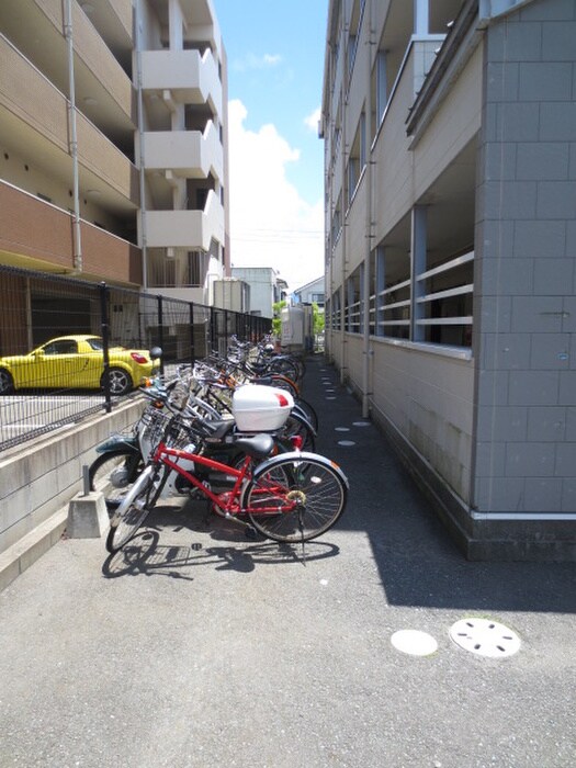 物件外観写真3　(駐輪場)