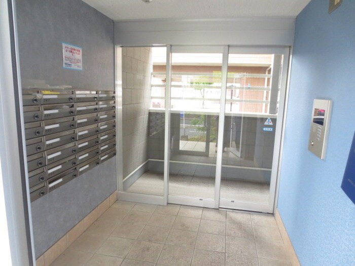 物件外観写真4　(エントランス部分)