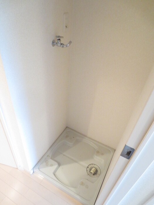 物件内観写真10　(洗濯機置場)