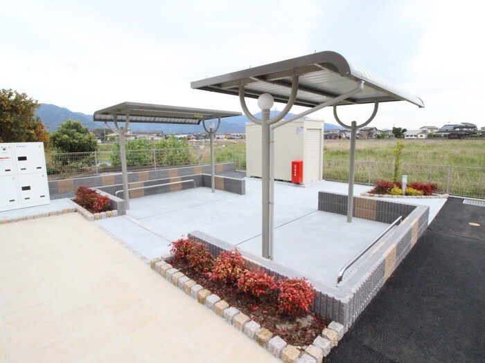 物件外観写真4　(駐輪場)