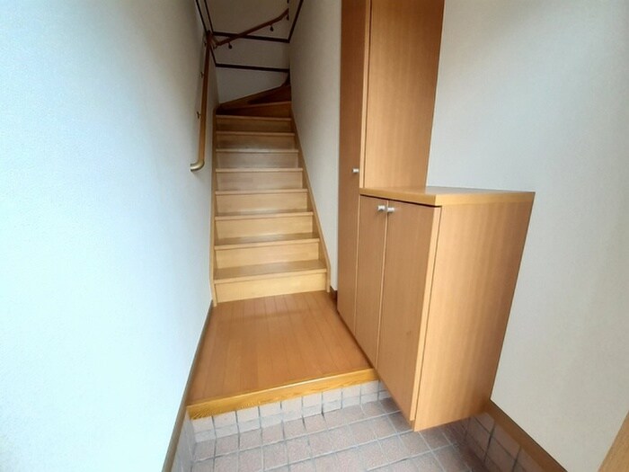 物件内観写真8　(玄関)