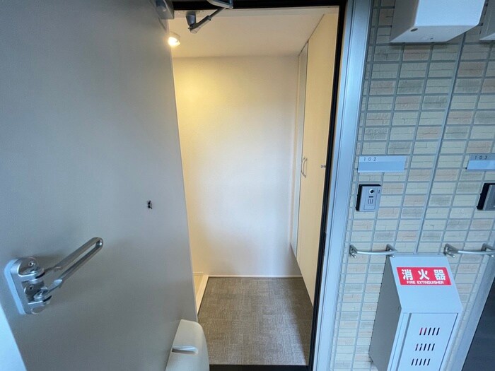 物件内観写真9　(玄関)