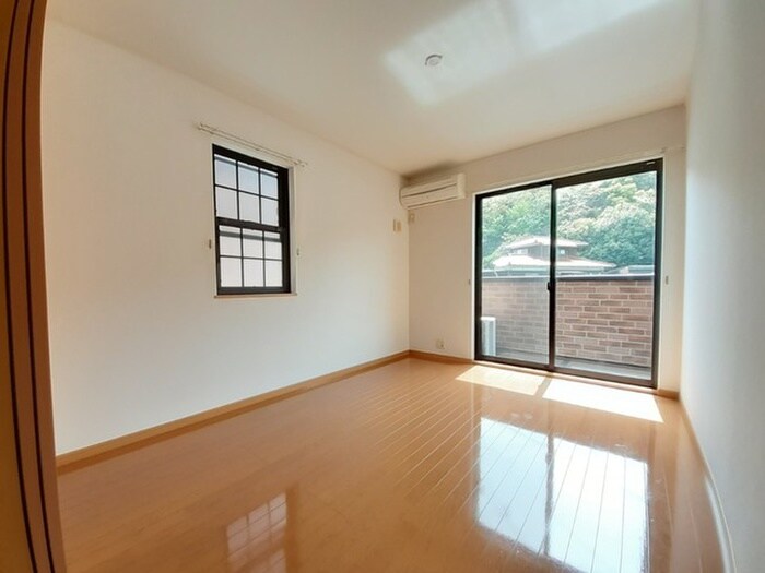 物件内観写真3　(居室)