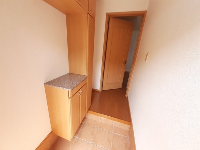 物件内観写真7　(玄関)