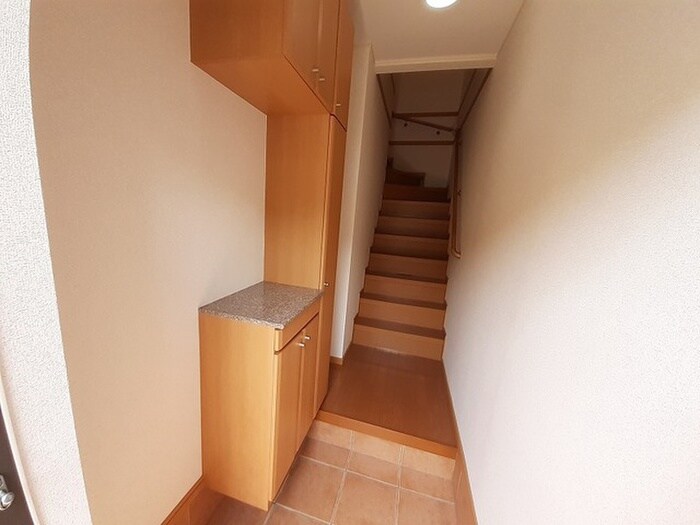 物件内観写真7　(玄関)