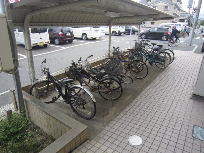 物件外観写真4　(駐輪場)