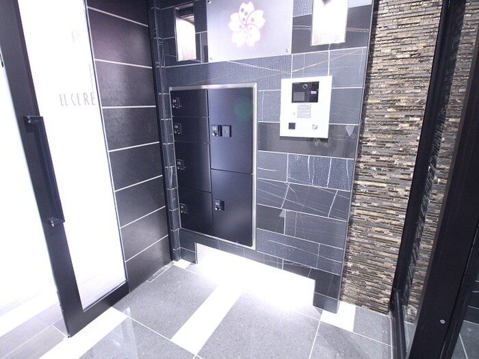 物件外観写真5　(エントランス部分)