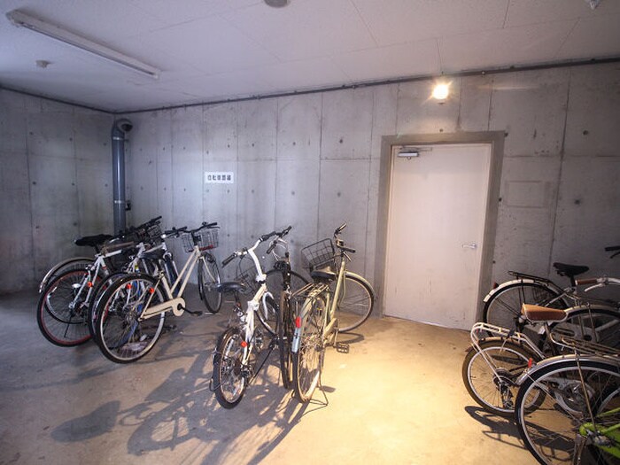 物件外観写真5　(駐輪場)