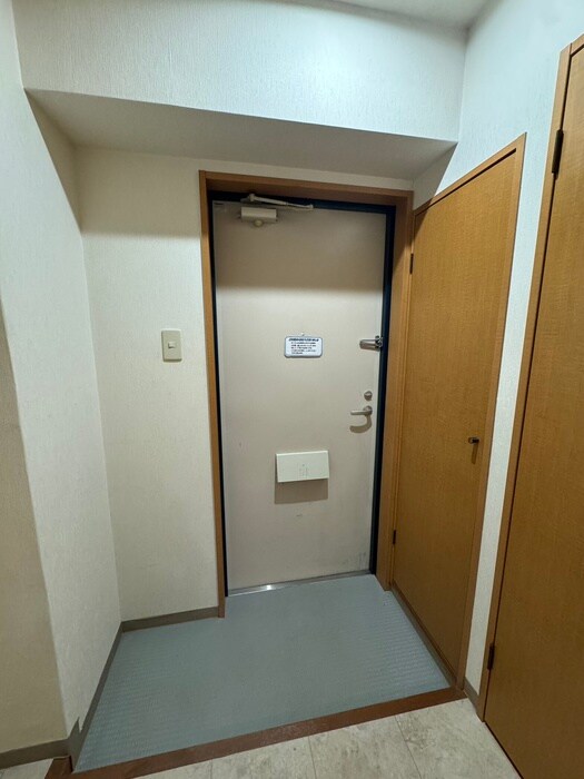 物件内観写真12　(玄関)