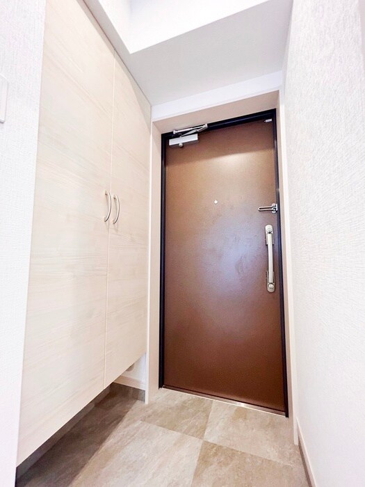 物件内観写真12　(玄関)