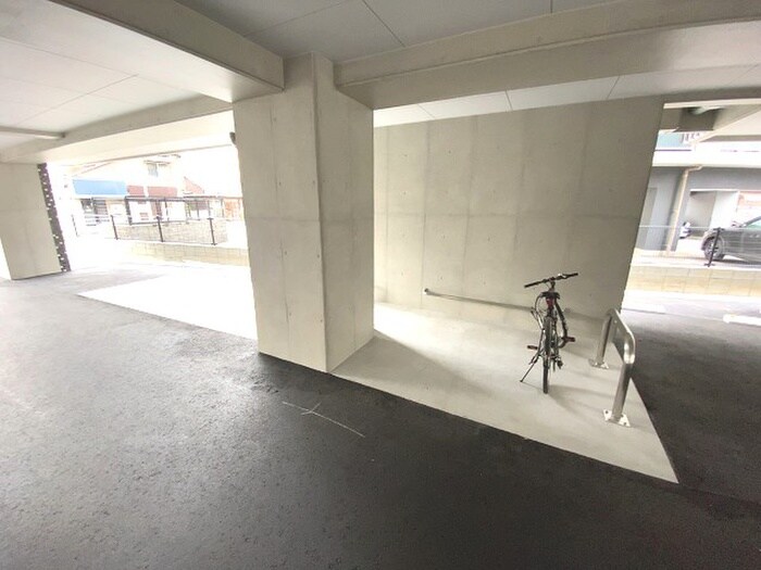 物件外観写真3　(駐輪場)