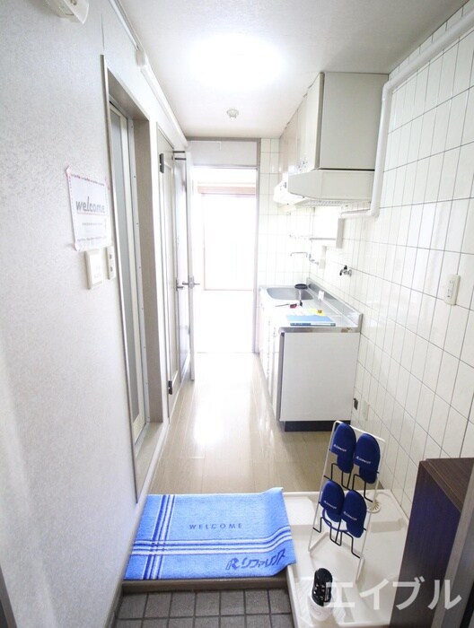 物件内観写真4　(玄関)