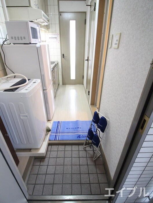 物件内観写真4　(玄関)