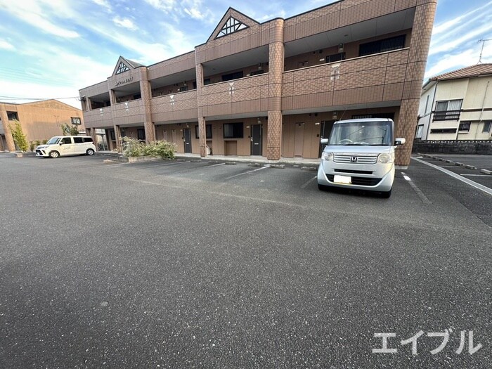 物件外観写真2　(駐車場)