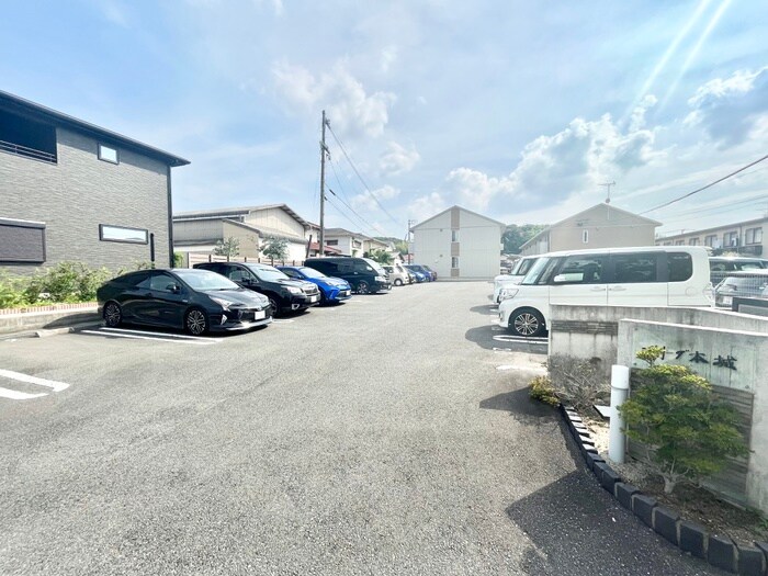 物件外観写真2　(駐車場)