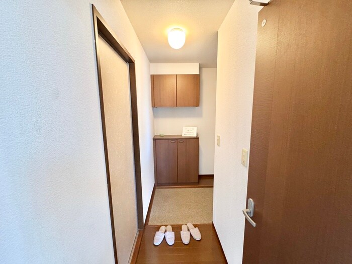 物件内観写真11　(玄関)