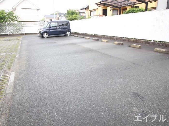 物件外観写真3　(駐車場)