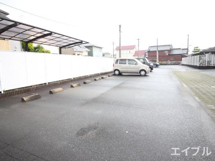 物件外観写真4　(駐車場)