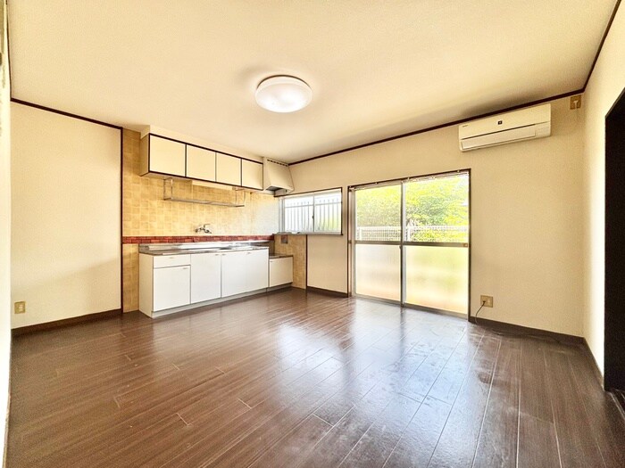 物件内観写真4　(居室)