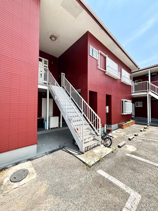 物件外観写真3　(エントランス部分)