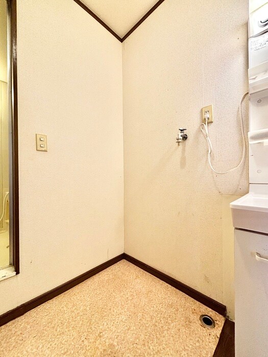 物件内観写真14　(洗濯機置場)