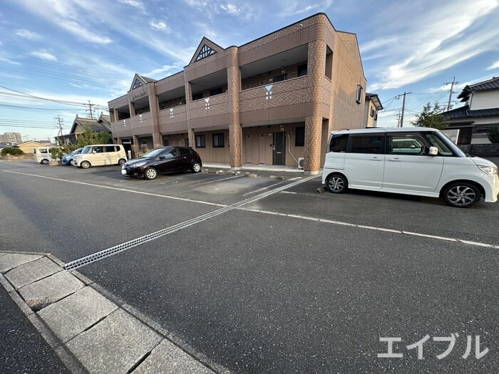 物件外観写真2　(駐車場)