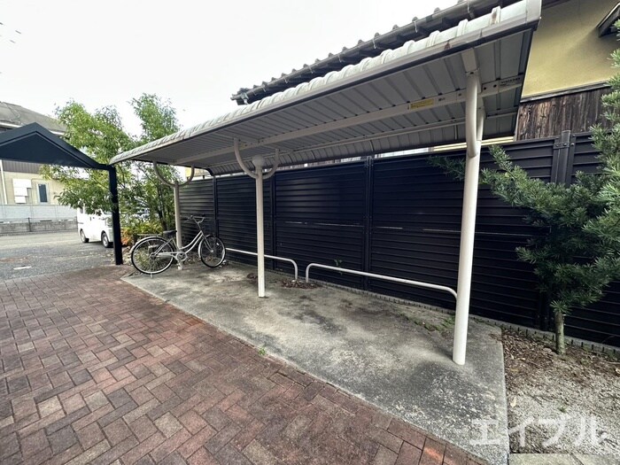 物件外観写真3　(駐輪場)