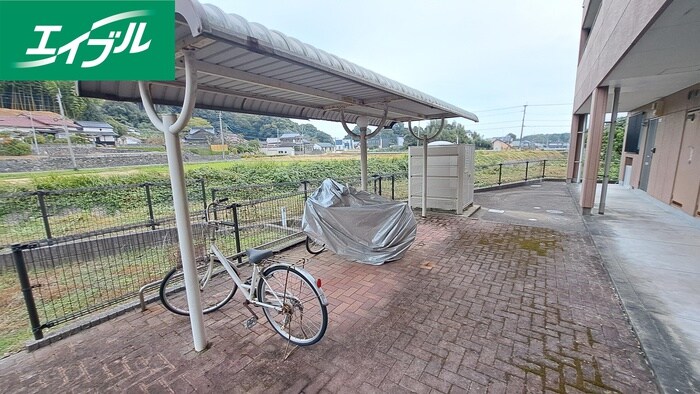 物件外観写真3　(駐輪場)