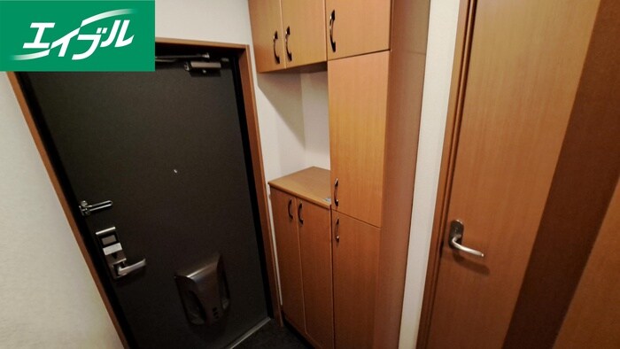 物件内観写真13　(玄関)