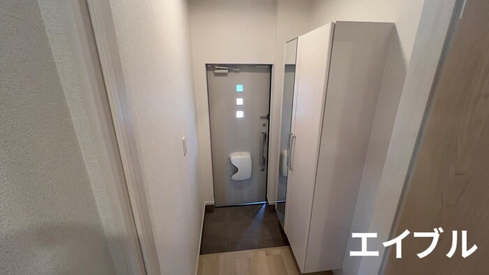 物件内観写真14　(玄関)