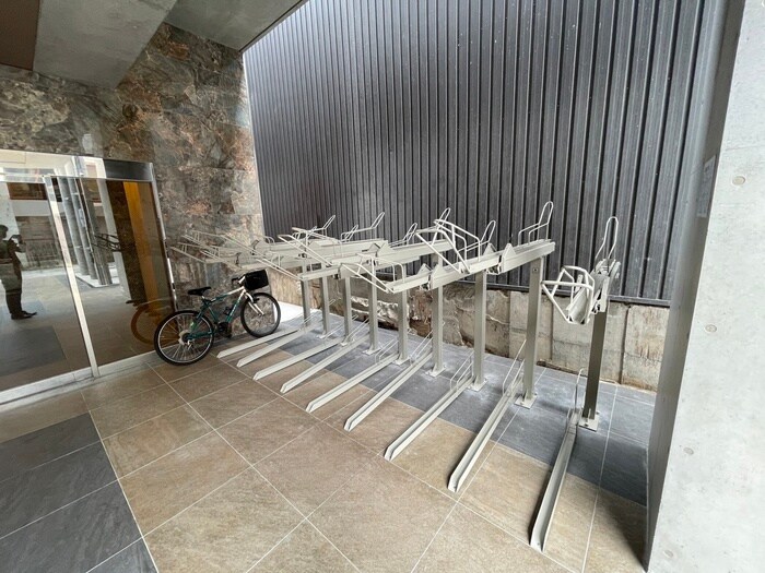 物件外観写真4　(駐輪場)