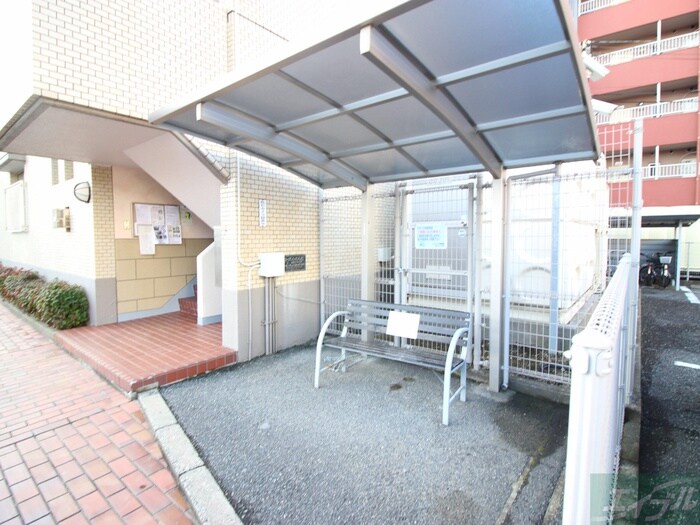 物件外観写真4　(駐輪場)