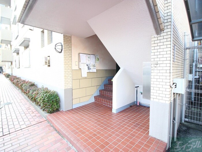 物件外観写真5　(エントランス部分)