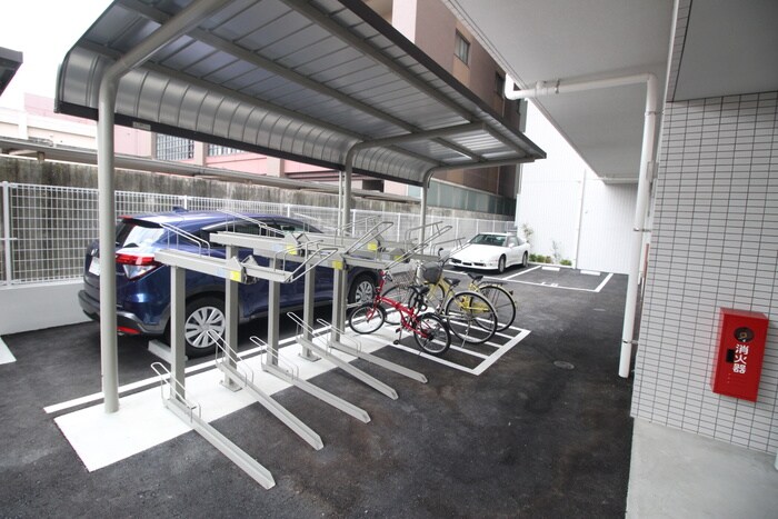 物件外観写真3　(駐輪場)