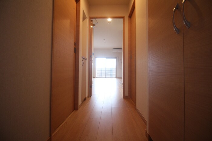 物件内観写真14　(廊下)