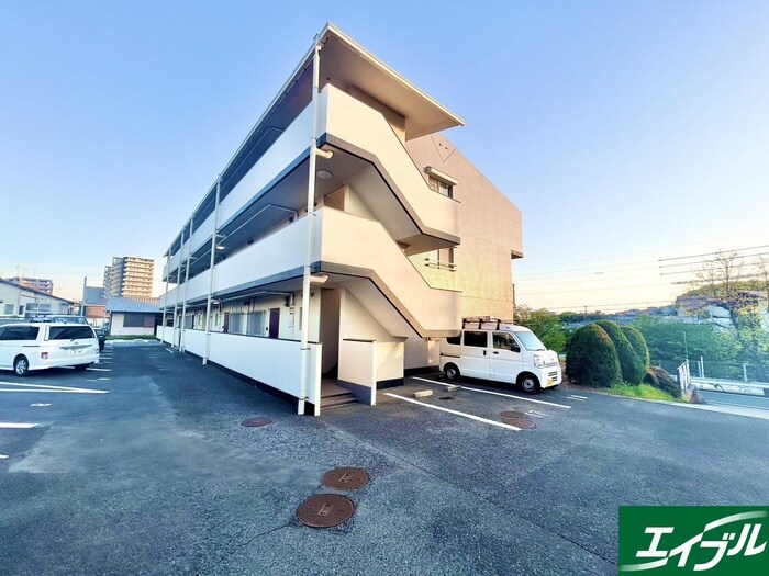 物件外観写真3　(駐車場)