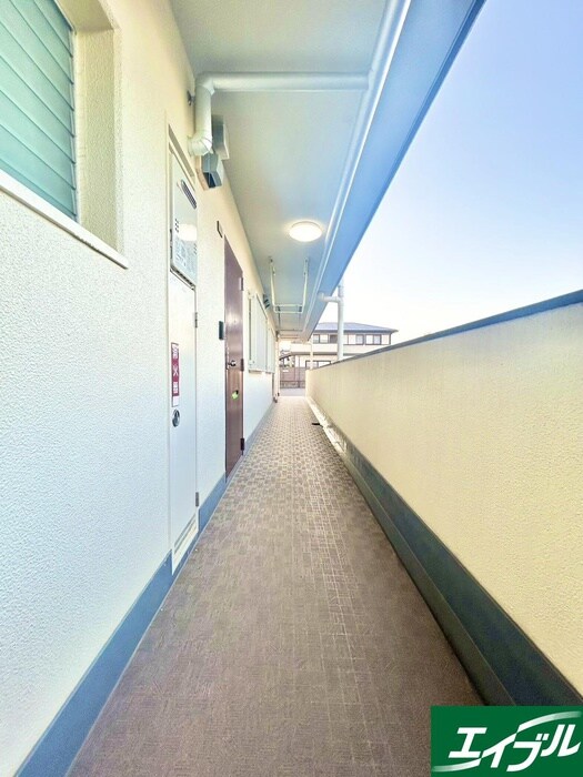 物件外観写真4　(エントランス部分)