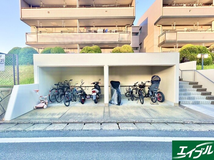 物件外観写真5　(駐輪場)