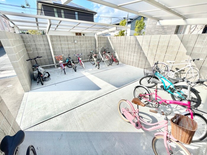 物件外観写真4　(駐輪場)